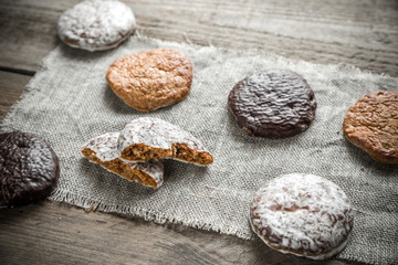 Glazed gingerbread cakes