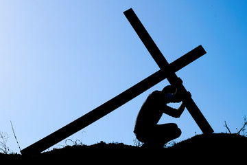 Kreuzweg - Jesus fällt unter dem Kreuz II