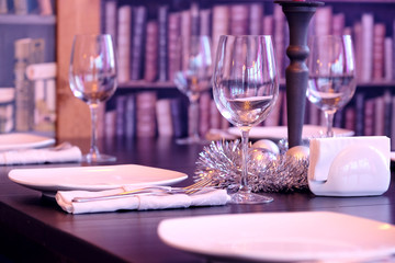 Empty glasses in restaurant
