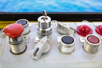 Obraz premium Closeup of control dials on manufacturing machinery