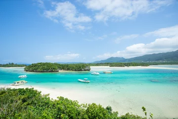 Fototapeten Schönes tropisches Lagunen-Strandparadies von Okinawa © samspicerphoto