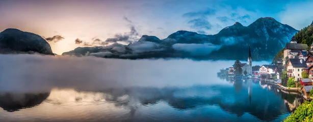 Wandaufkleber Big panorama of foggy Hallstatt in autumn at dawn © shaiith