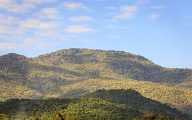Obraz premium Mountain and blue sky