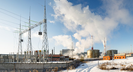 Obraz premium Day view of power plant, smoke from the chimney