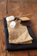 backpapier und s'mores zutaten