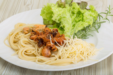 Pasta with octopus and mussels