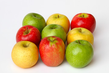 Fototapeta na wymiar pommes trois couleurs