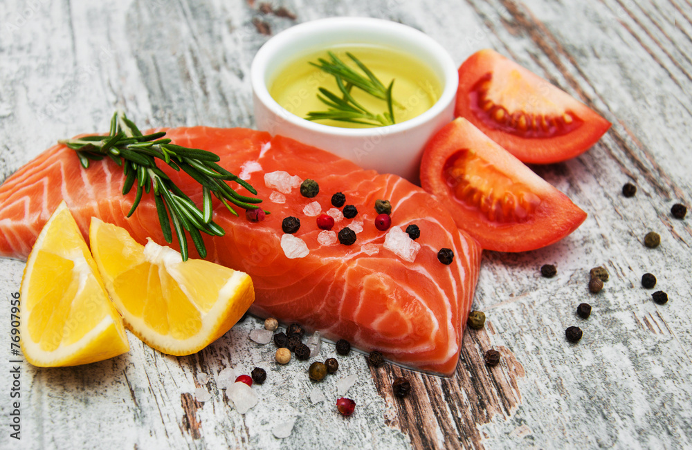 Poster portions of fresh salmon fillet