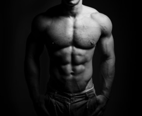 Obraz na płótnie Canvas Bodybuilder posing