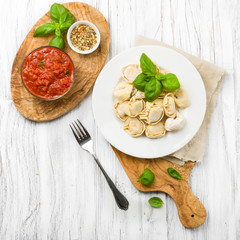 Frisch hergestellte Tortellini