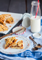 Pie in the short pastry with orange jam and milk