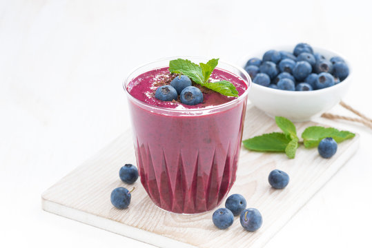 blueberry milkshake with fresh mint and chocolate
