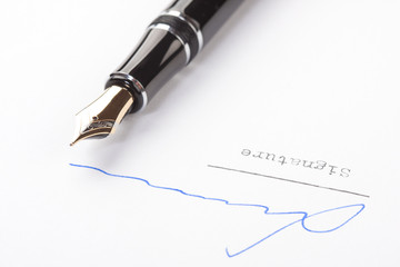 Unterschrift auf weissem Papier