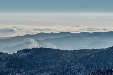 Fototapeta na wymiar Plaine d'Alsace sous les nuages