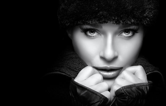 Gorgeous Young Woman in Black Winter Fashion. Monochrome Portrai