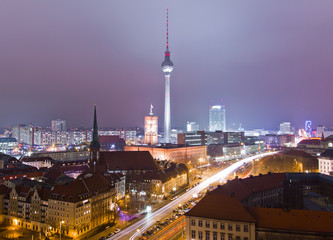 Buntes Berlin bei Nacht