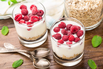 Yogurt with muesli and raspberries