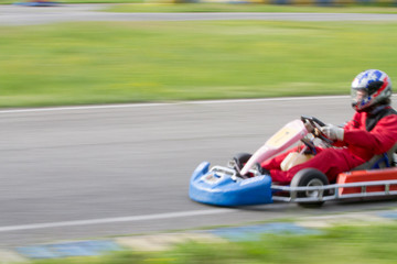 race go-kart blur