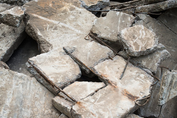 Obraz premium Heap of the damaged concrete blocks
