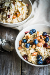 Oatmeal with berries and nuts