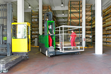 Side loader forklifts