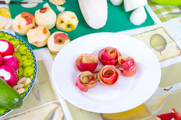Carving of apples