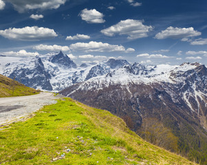Fototapeta na wymiar View of the Pass Le Lautaret.