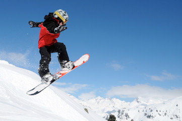 Snowboard-Kid springt - 76964383
