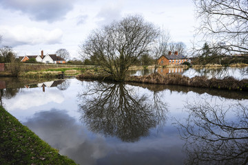 Obraz premium cottage next to water