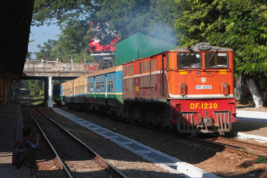 La gare de Phaya Lan &agrave; Yangon