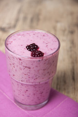 Cocktail of frozen blackberries   with yogurt .