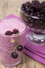 Smoothies of blackberry and black currant with yogurt  .