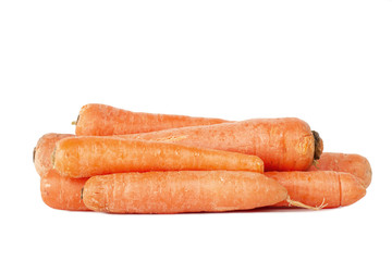 Zanahorias sobre fondo blanco aislado. Vista de frente. Copy space