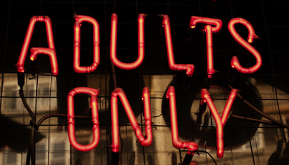 Adults only neon sign - obrazy, fototapety, plakaty