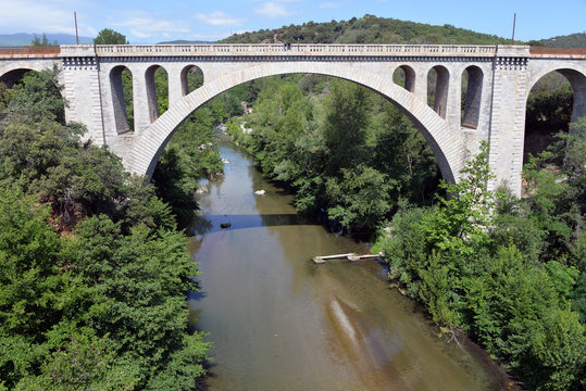 Steinbogen Eisenbahnbrücke Ceret Frankreich