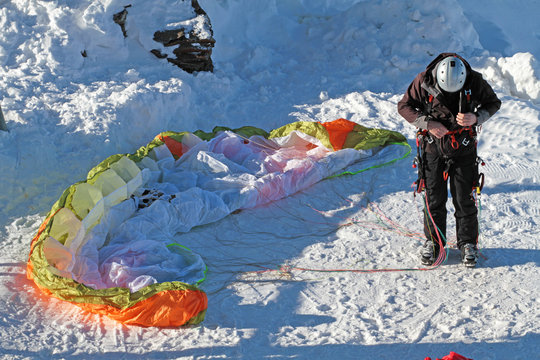 Paraglider im Schnee