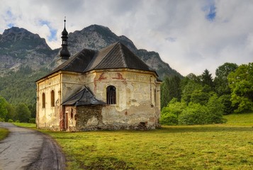 Fototapeta na wymiar mountain church