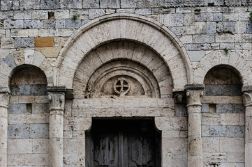 Fototapeta na wymiar San Giminiano , porticato