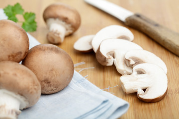 Braune Champignons