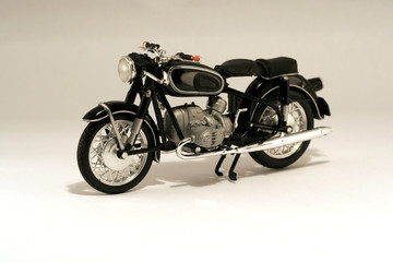 Obraz na płótnie Canvas Motocicleta antígua aislada en blanco