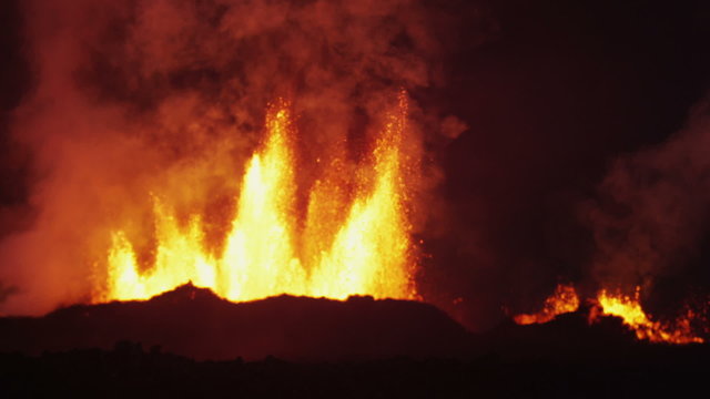 Night Volcano Lava Holuhraun Seismic Activity Land Fissures Barren Iceland 