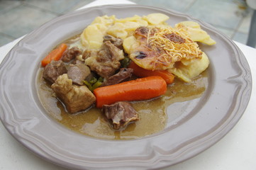fricassée de sanglier et gratin dauphinois