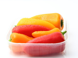 Pimientos de colores envasados