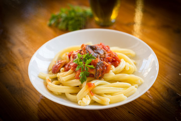 Pasta casereccia con salsa di funghi e pomodoro