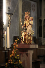 Alte Madonna-Statue
