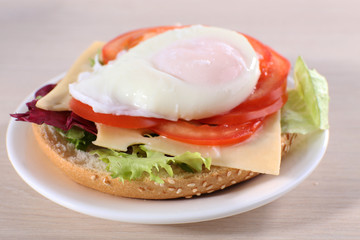 Sandwich with poached egg and vegetables