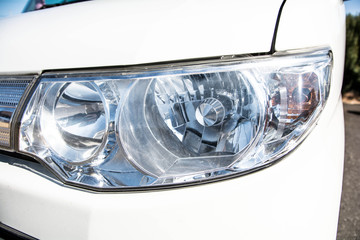 ヘッドライト © tatsushi