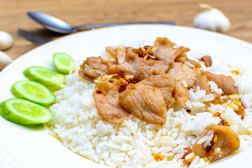 Fried pork with garlic and pepper on rice, Thai food style