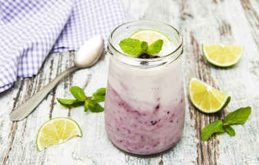 fresh fruit yoghurt with blackberries