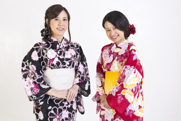 和装 浴衣姿の女性二人